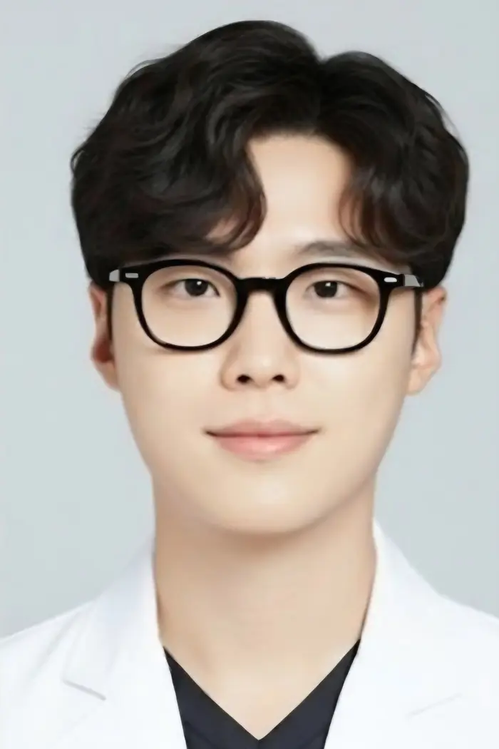 교정과 전문의 황우찬 원장